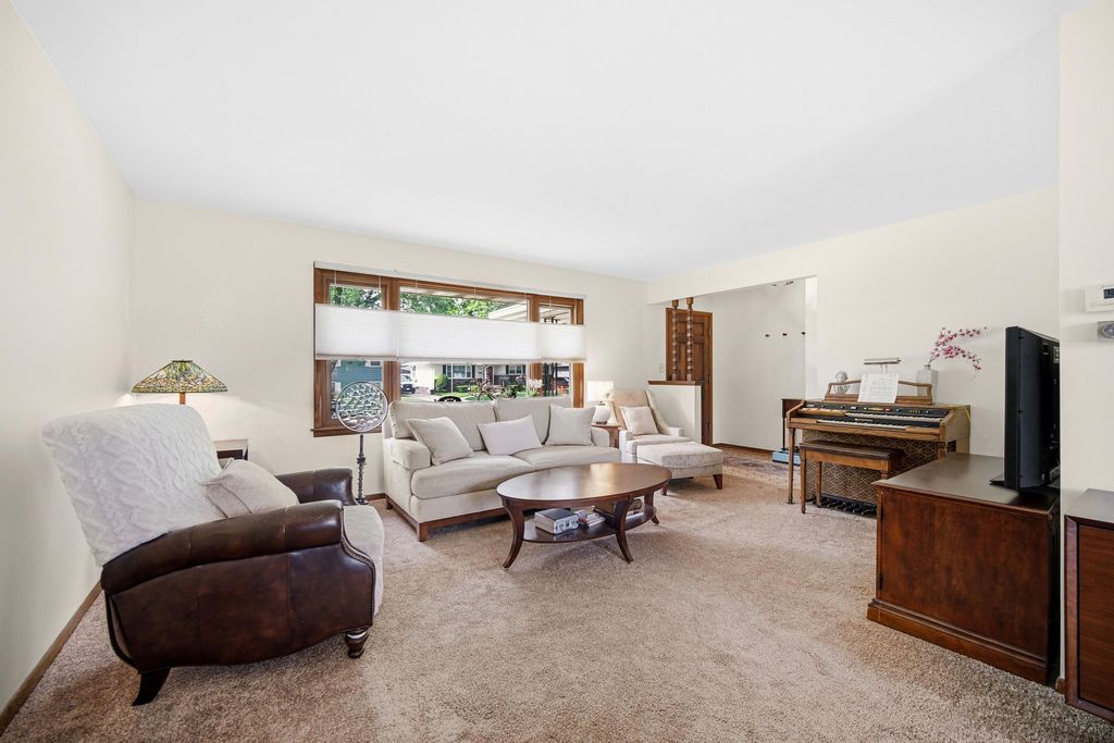 Photo of 519 Hickory Lane, Munster, IN 46321 (MLS # 839375)