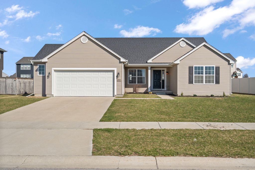 Photo of 17215 Adams Drive, Lowell, IN 46356 (MLS # 836005)