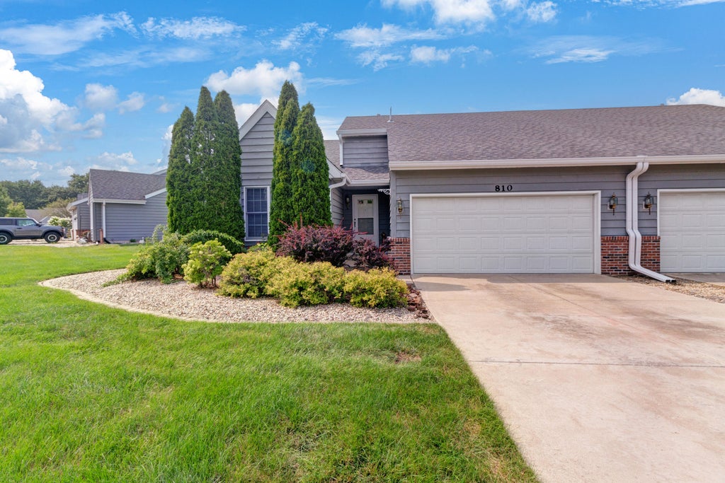 Photo of 810 Pheasant Drive, Crown Point, IN 46307 (MLS # 843993)