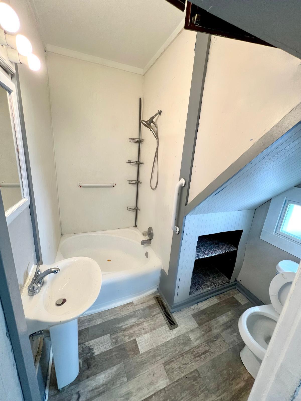 La Porte, Indiana 46350, United States, 3 Bedrooms Bedrooms, ,2 BathroomsBathrooms,Residential,Active,48907