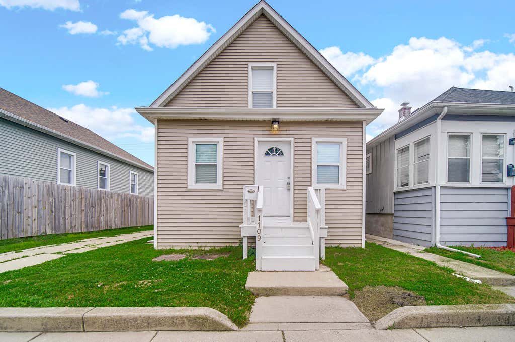 Photo of 1109 Truman Street, Hammond, IN 46320 (MLS # 842648)