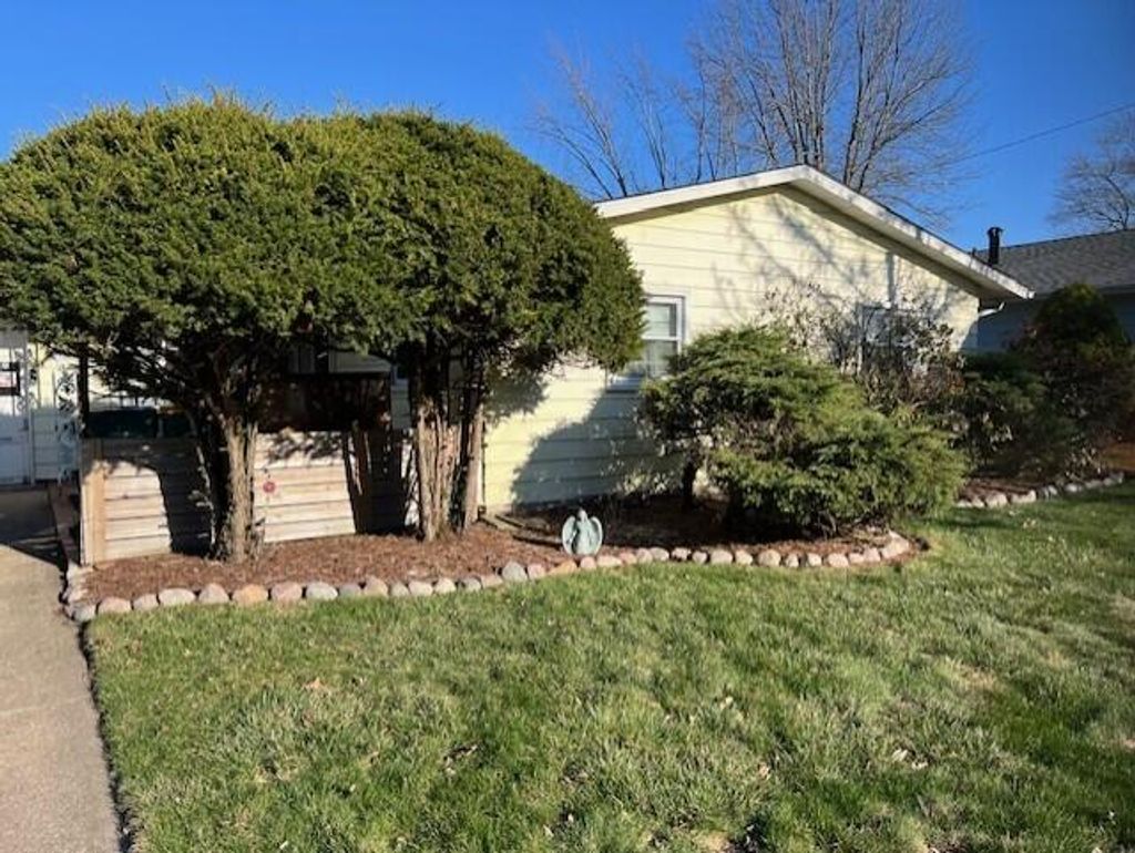 Photo of 6833 Tyler Street, Merrillville, IN 46410 (MLS # 835931)