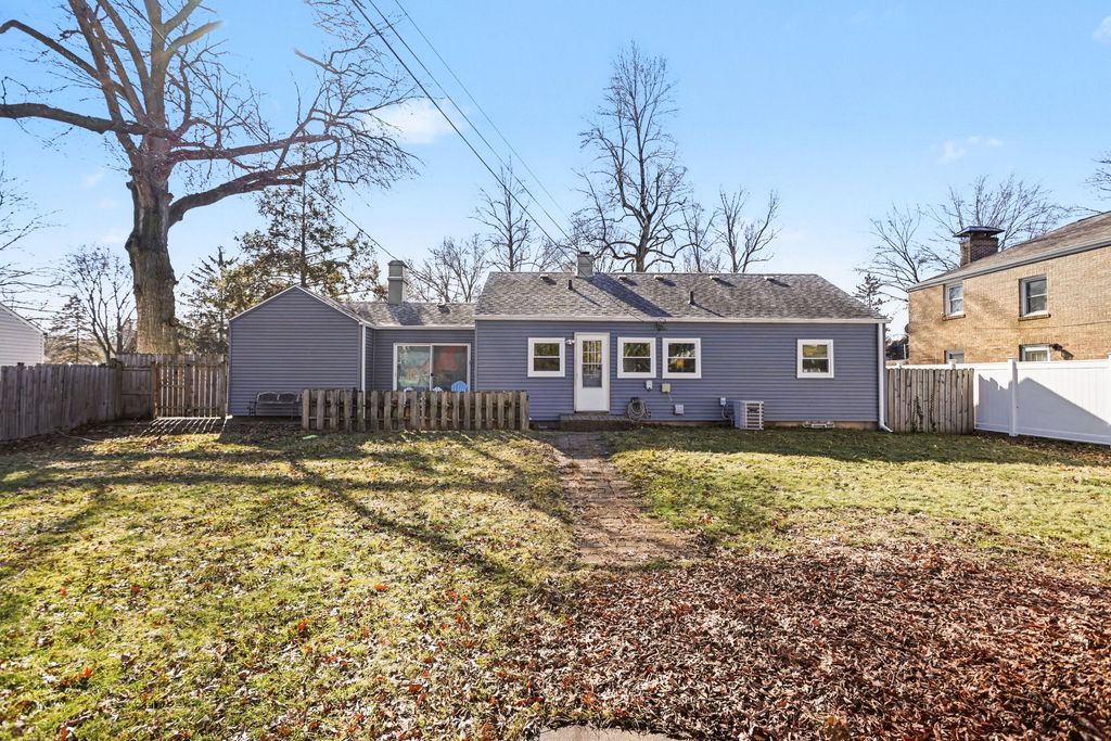 Photo of 206 Avalon Court, Michigan City, IN 46360 (MLS # 834381)