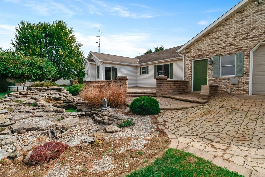 Photo of 1 E Jeflynn Court, Kouts, IN 46347 (MLS # 833718)