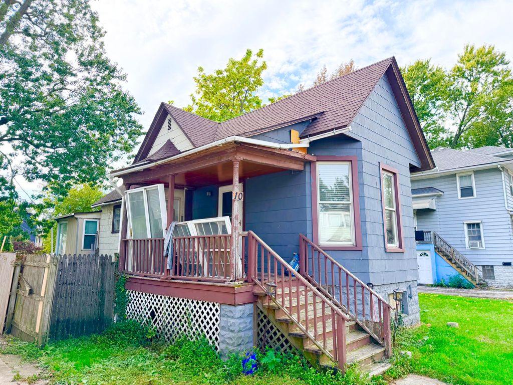 Photo of 10 E Webb Street, Hammond, IN 46320 (MLS # 829525)