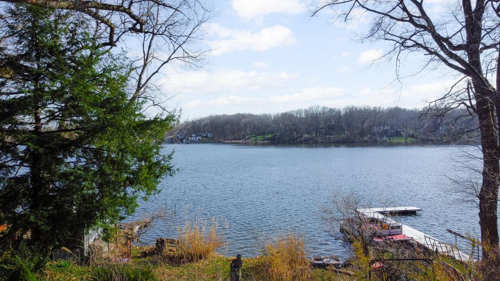 Photo of 1210 Edgewater Beach Road, Valparaiso, IN 46383 (MLS # 836310)