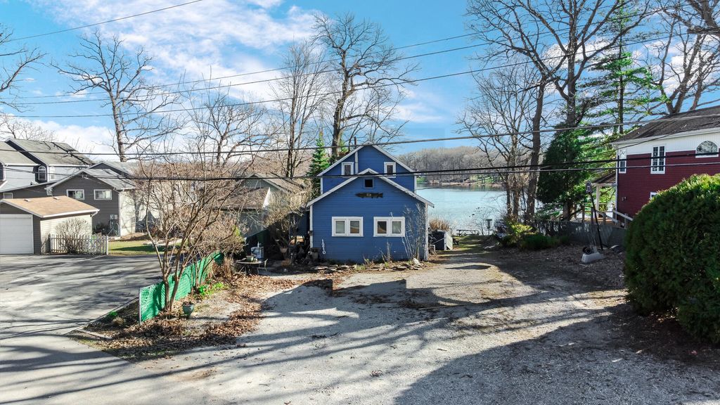 Photo of 1210 Edgewater Beach Road, Valparaiso, IN 46383 (MLS # 836310)