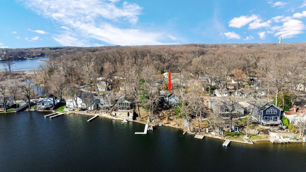 Photo of 1210 Edgewater Beach Road, Valparaiso, IN 46383 (MLS # 836310)