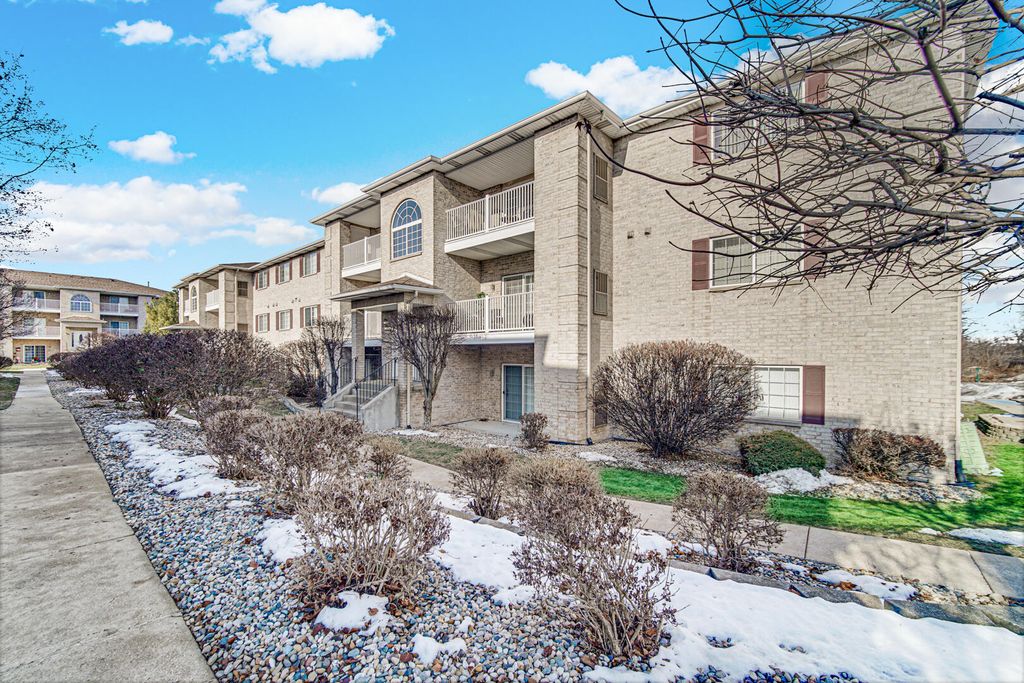 Photo of 2007 W 75th Place #31, Merrillville, IN 46410 (MLS # 832065)