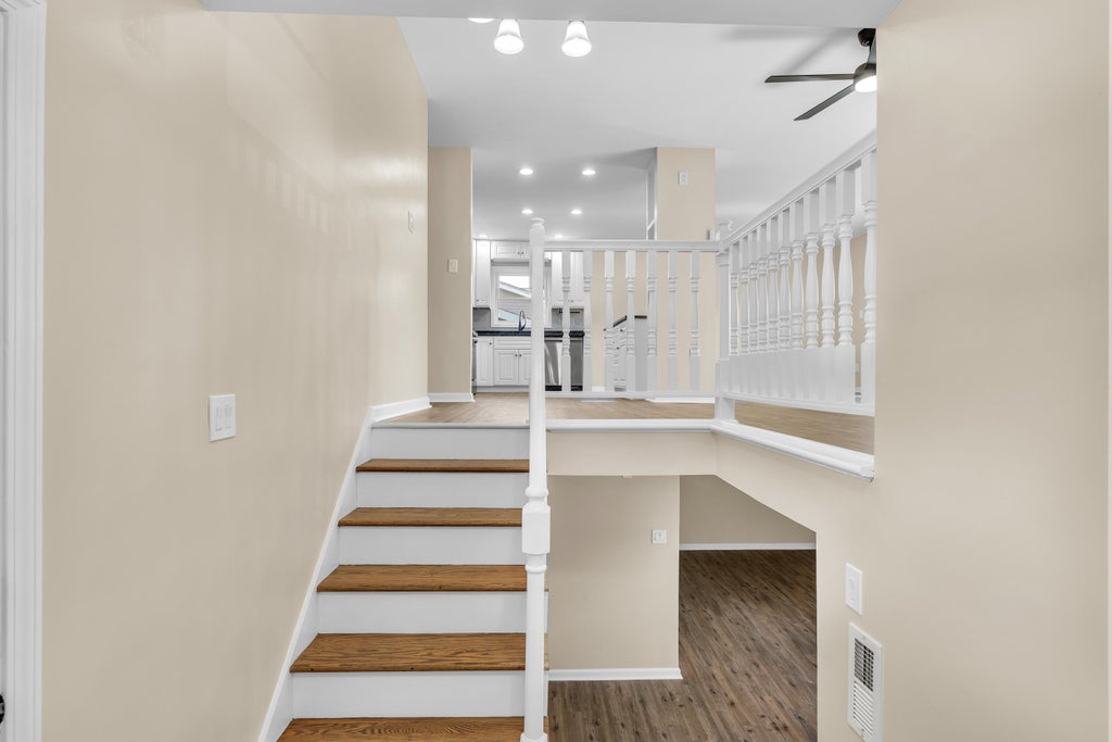 Photo of 1717 W 98th Place, Crown Point, IN 46307 (MLS # 846770)