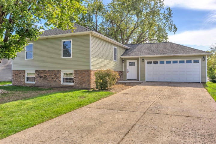Photo 1 of 23 — 1717 W 98th Place, Crown Point, IN 46307