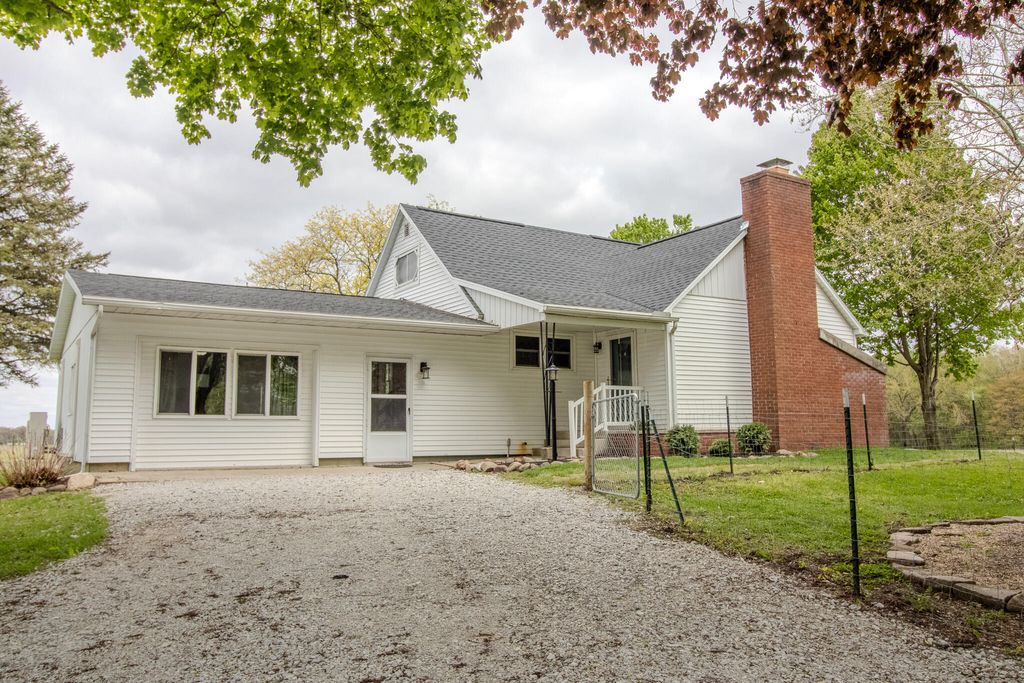 Photo of 320 E 450 S, Knox, IN 46534 (MLS # 837996)