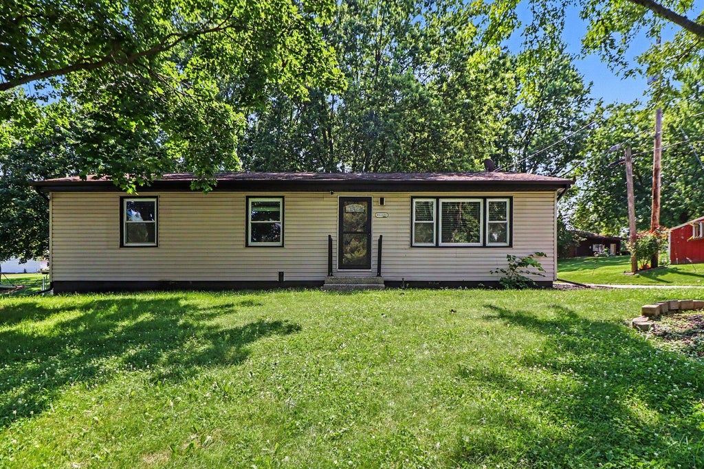 Photo of 455 Marian Drive, Valparaiso, IN 46385 (MLS # 841927)