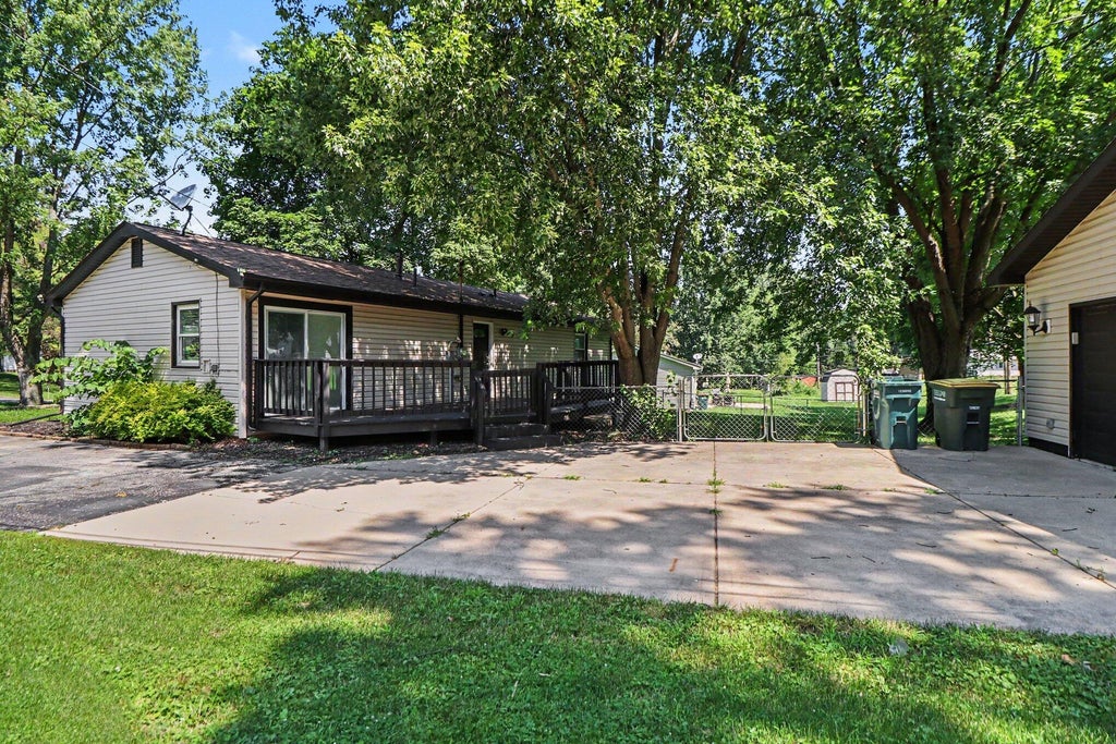 Photo of 455 Marian Drive, Valparaiso, IN 46385 (MLS # 841927)