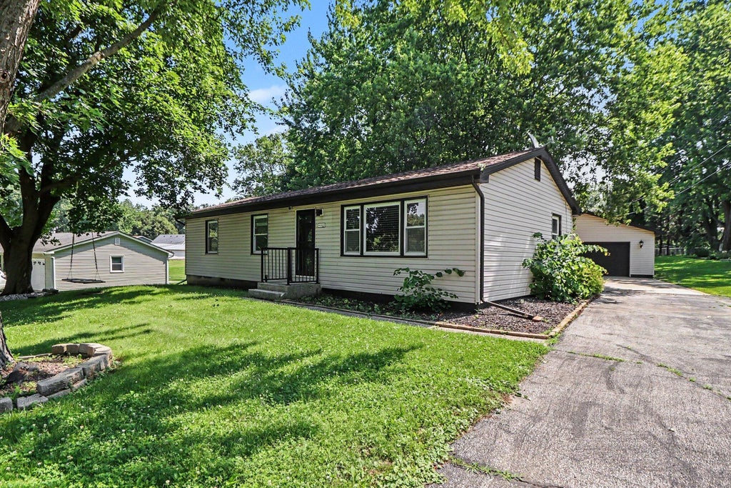 Photo of 455 Marian Drive, Valparaiso, IN 46385 (MLS # 841927)