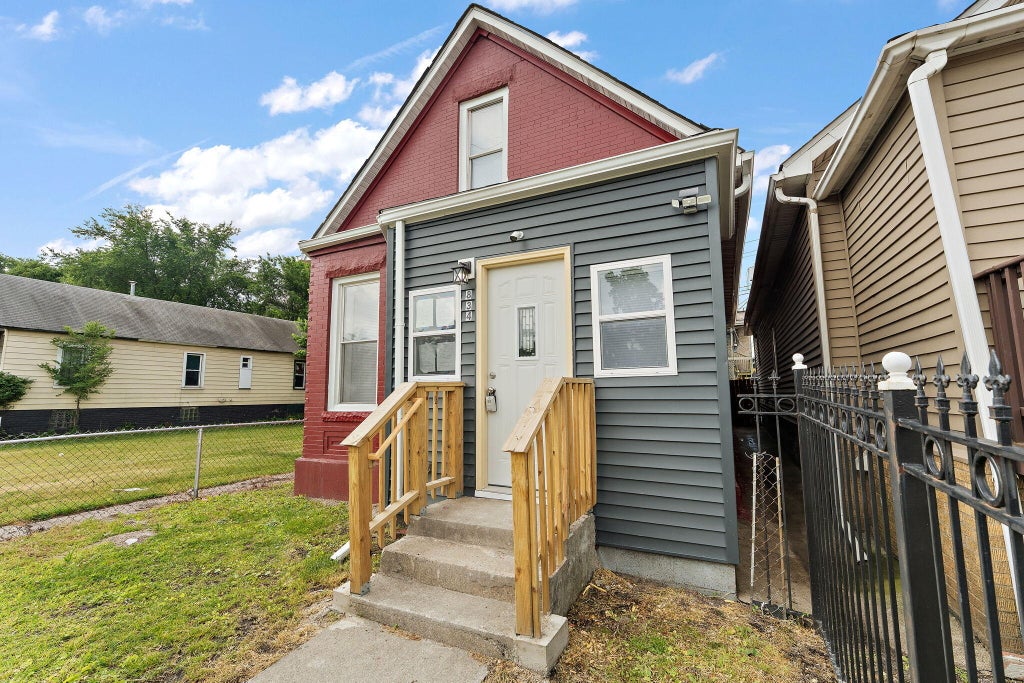 Photo of 834 Willow Court, Hammond, IN 46320 (MLS # 840292)