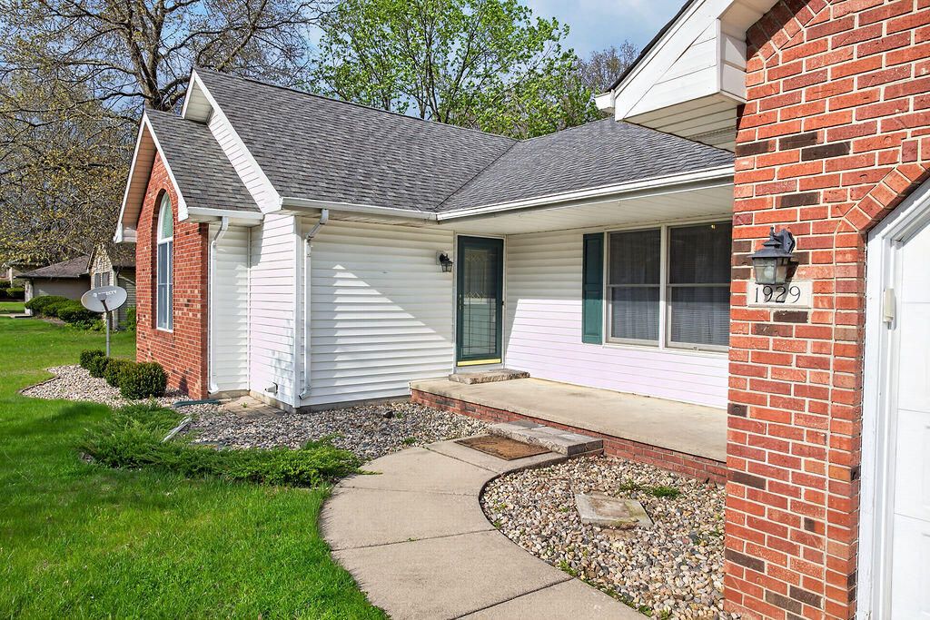 Photo of 1929 Kapok Street SW, DeMotte, IN 46310 (MLS # 837607)