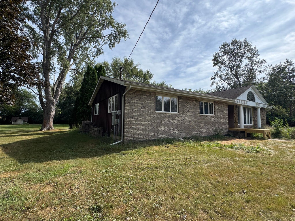 Photo of 18907 Idaho Court, Lowell, IN 46356 (MLS # 845384)