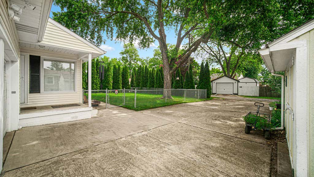 Photo of 847 Garfield Street, Hobart, IN 46342 (MLS # 840575)