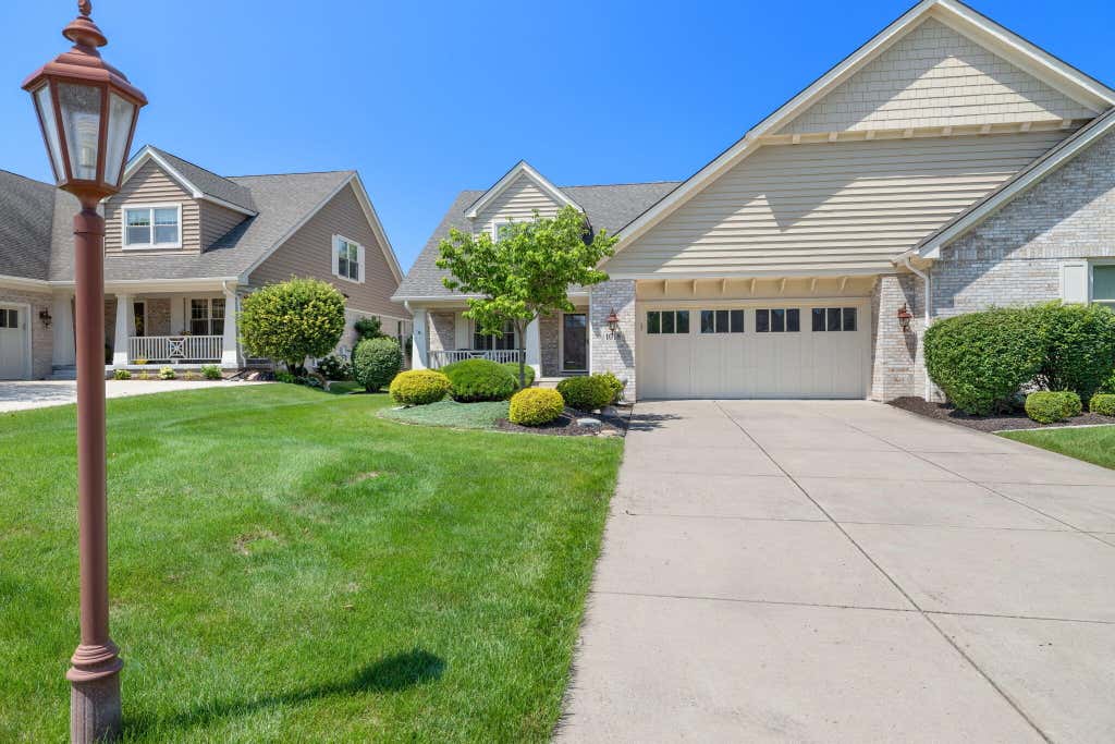 Photo of 1018 Sterling Court, Crown Point, IN 46307 (MLS # 841902)