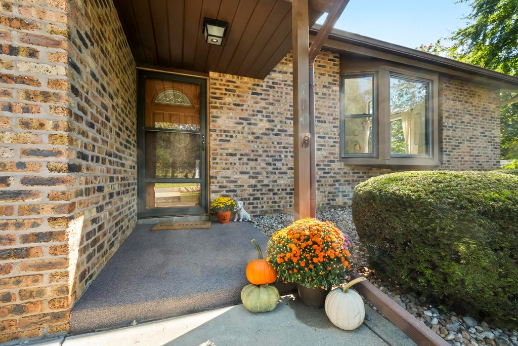 Photo of 711 S 18th Street, Chesterton, IN 46304 (MLS # 846644)