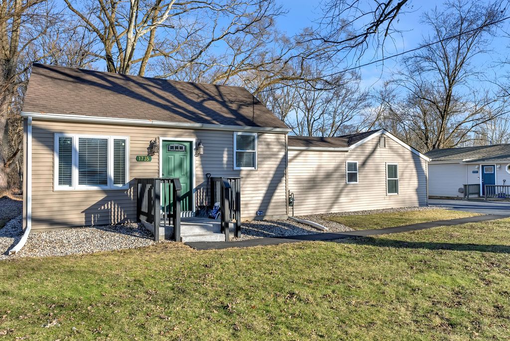 Photo of 1735 S Fairbanks Street, Griffith, IN 46319 (MLS # 834476)