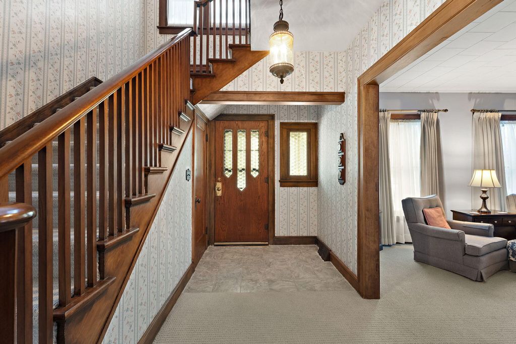 Photo of 158 S Greenwich Street, Valparaiso, IN 46383 (MLS # 831825)