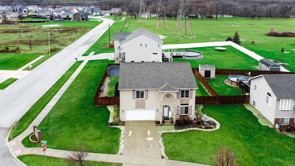 Photo of 998 Ian Drive, Hobart, IN 46342 (MLS # 835342)