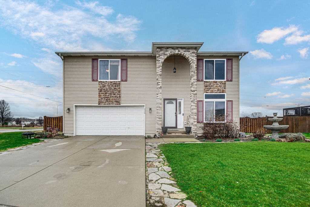 Photo of 998 Ian Drive, Hobart, IN 46342 (MLS # 835342)