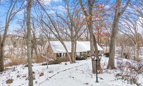 203 Oakridge Court Valparaiso IN 46385