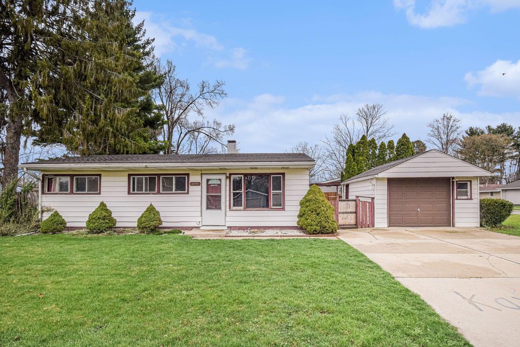 Photo of 3105 Oakdale Avenue, La Porte, IN 46350 (MLS # 836426)