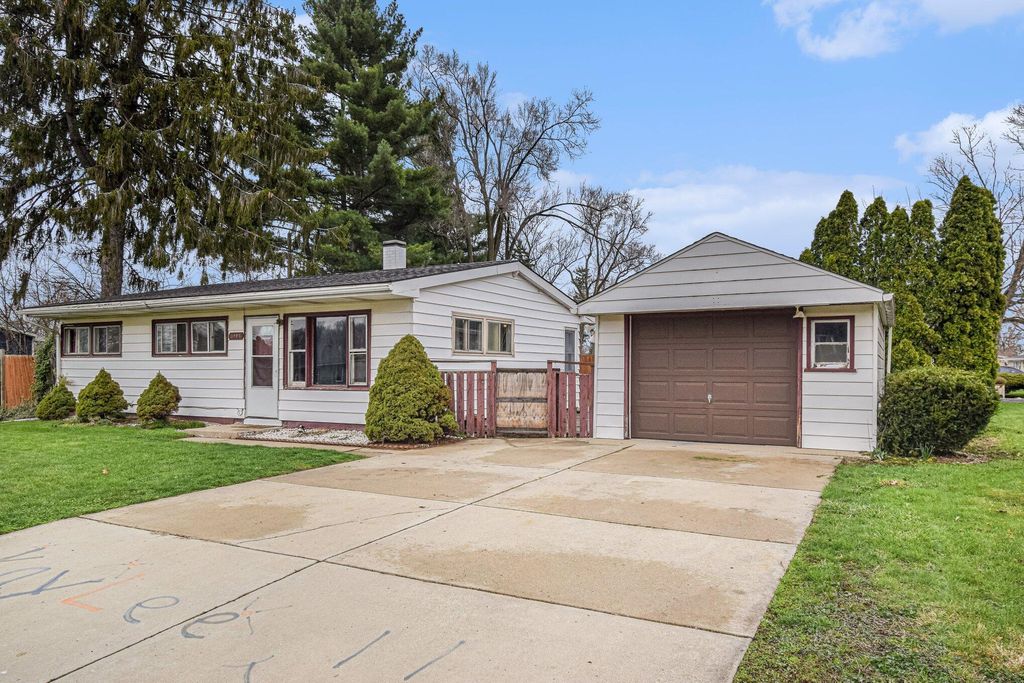 Photo of 3105 Oakdale Avenue, La Porte, IN 46350 (MLS # 836426)