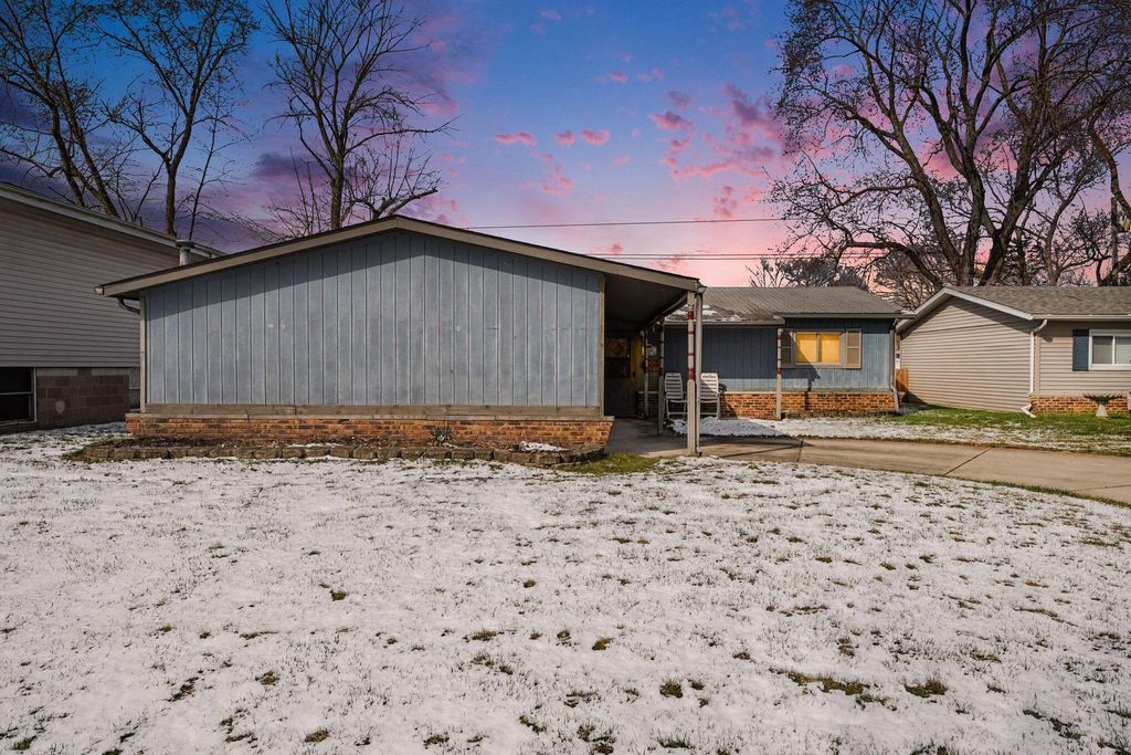 Photo of 736 N Glenwood Avenue, Griffith, IN 46319 (MLS # 835673)