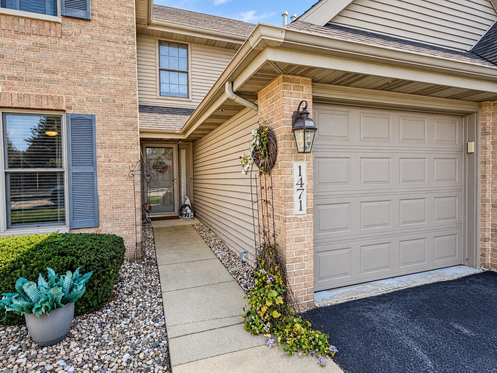 Photo of 1471 Lakewood Lane, Schererville, IN 46375 (MLS # 846273)