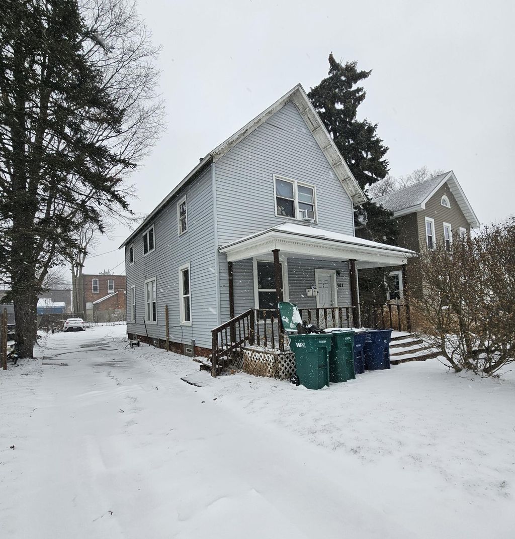 Photo of 307 E Jefferson Avenue, La Porte, IN 46350 (MLS # 839789)
