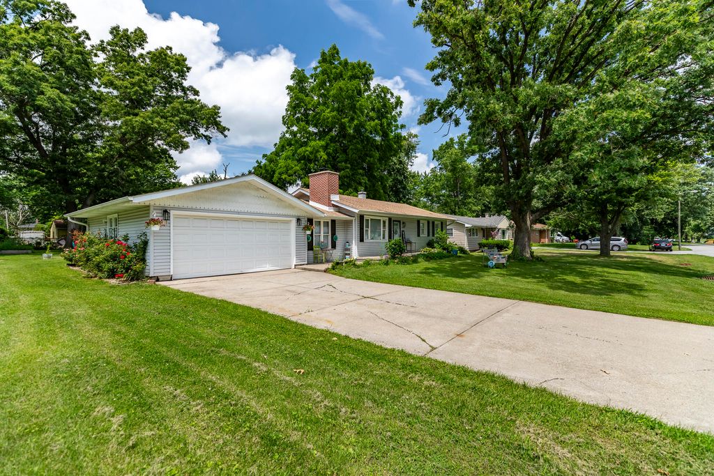 Photo of 5420 Marcella Road, Merrillville, IN 46410 (MLS # 841800)