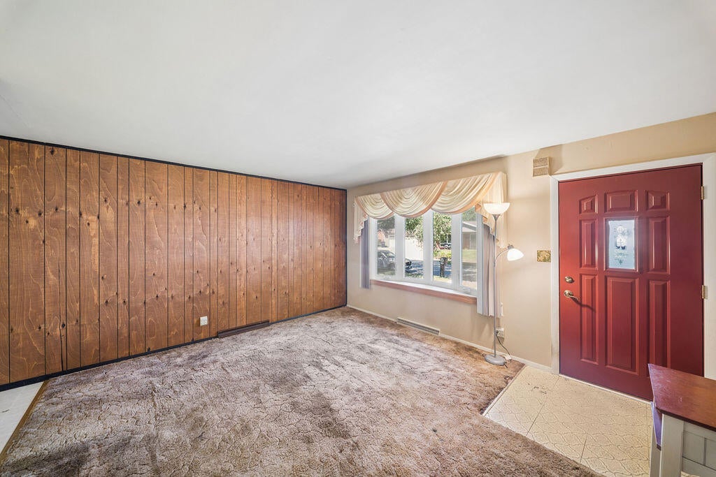 Photo of 831 Essex Lane, Michigan City, IN 46360 (MLS # 845081)