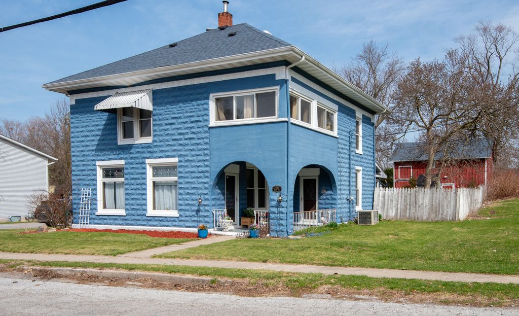 Photo of 134 N Fremont Street, Lowell, IN 46356 (MLS # 837004)