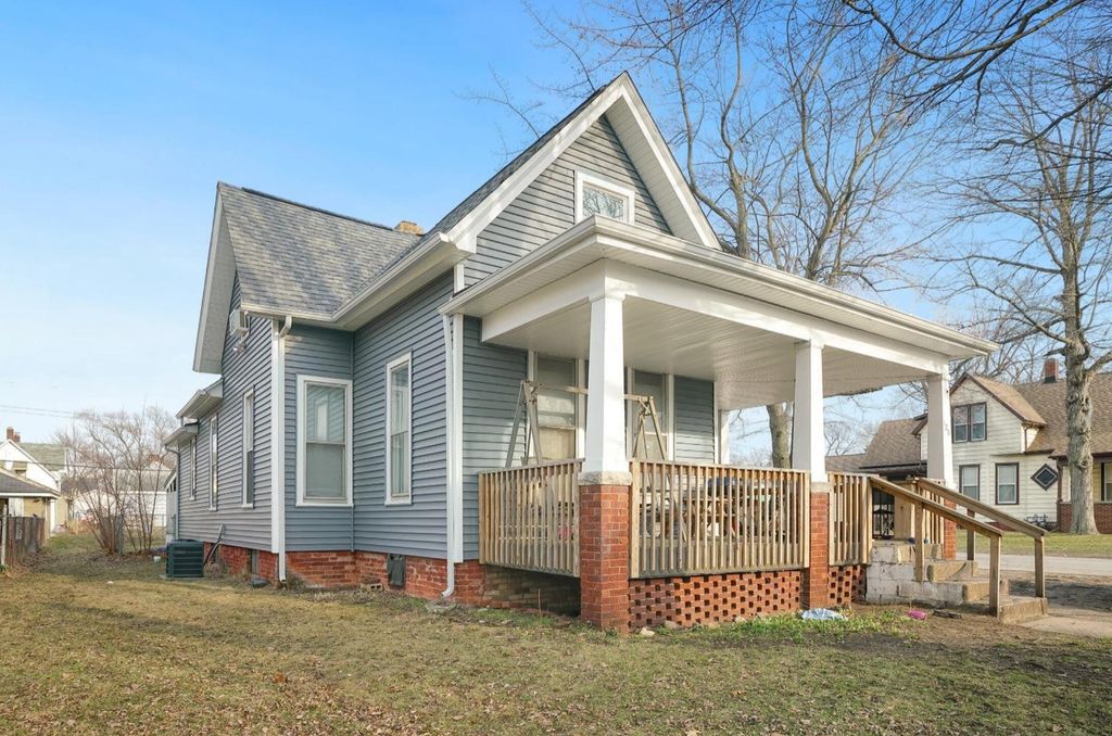 Photo of 126 Dewey Street, Michigan City, IN 46360 (MLS # 829358)