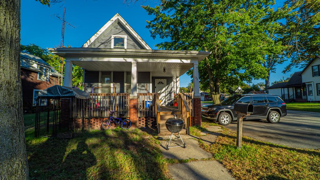 Photo of 126 Dewey Street, Michigan City, IN 46360 (MLS # 829358)