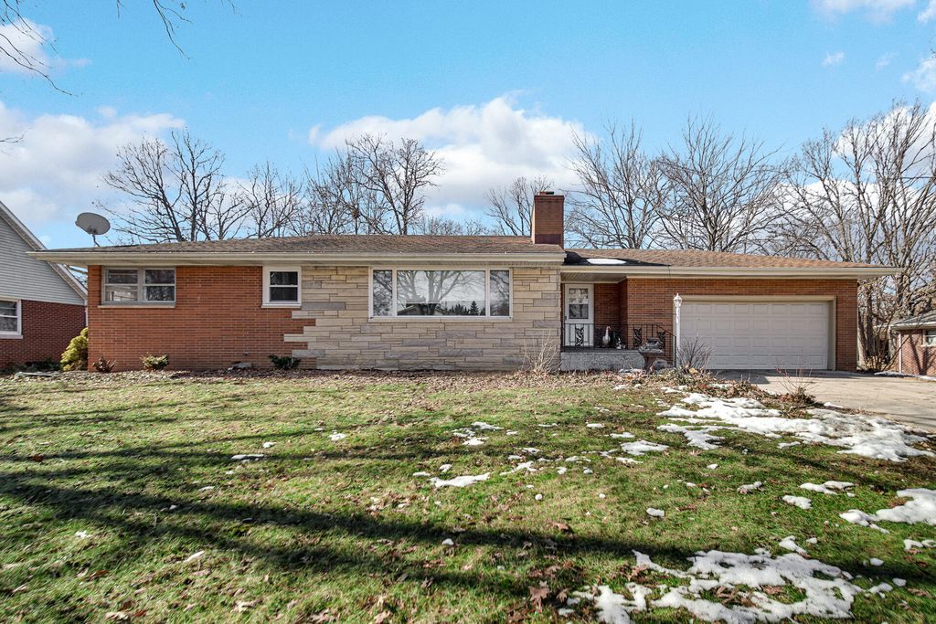 Photo of 612 Almond Street NW, DeMotte, IN 46310 (MLS # 834091)