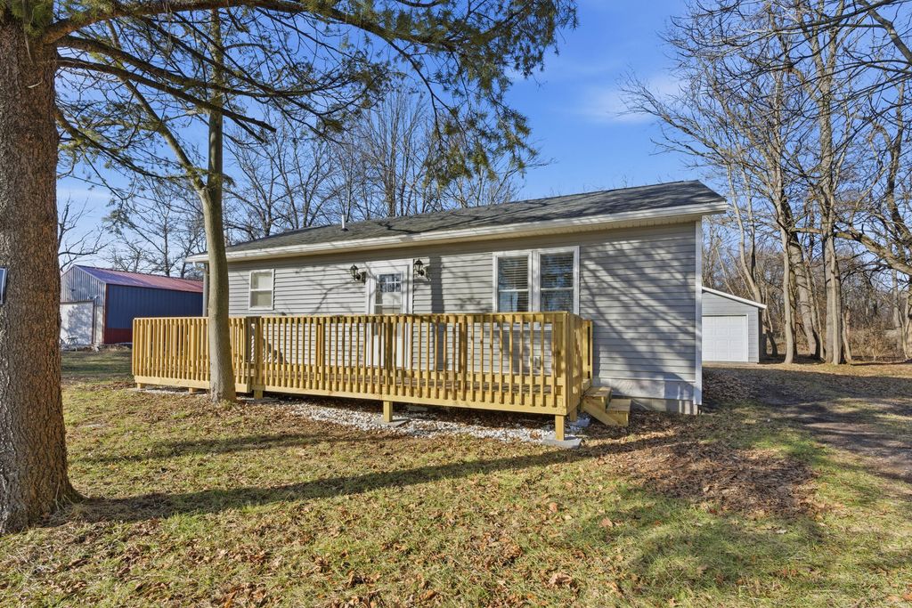 Photo of 1606 N Longshore Drive, Walkerton, IN 46574 (MLS # 832155)