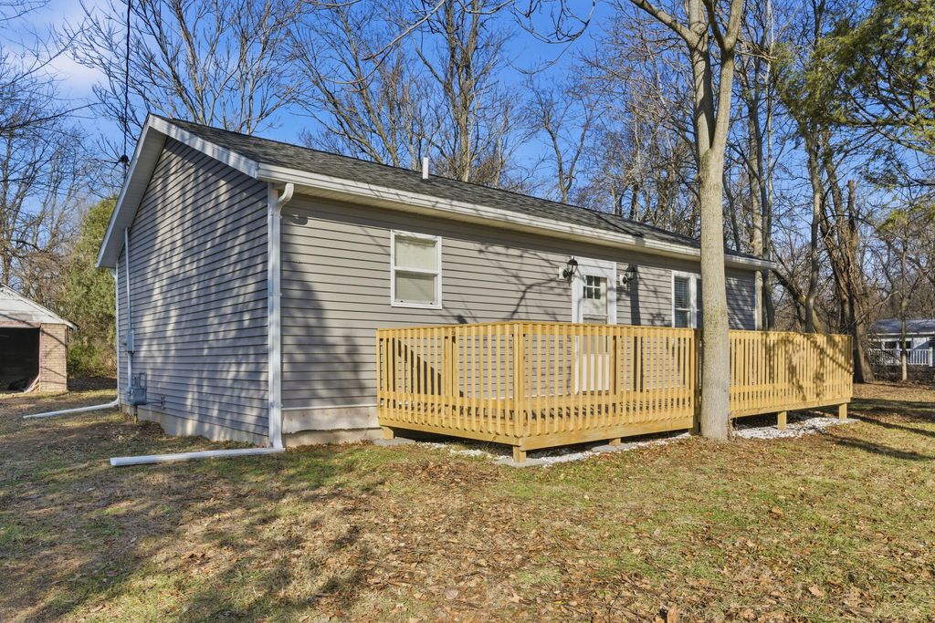 Photo of 1606 N Longshore Drive, Walkerton, IN 46574 (MLS # 832155)