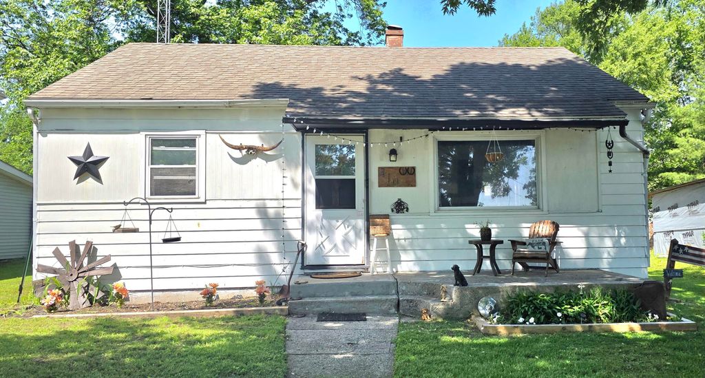 Photo of 410 N Polk Street, Morocco, IN 47963 (MLS # 838600)