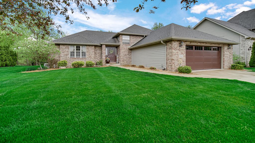 Photo of 10621 Erie Drive, Crown Point, IN 46307 (MLS # 837832)