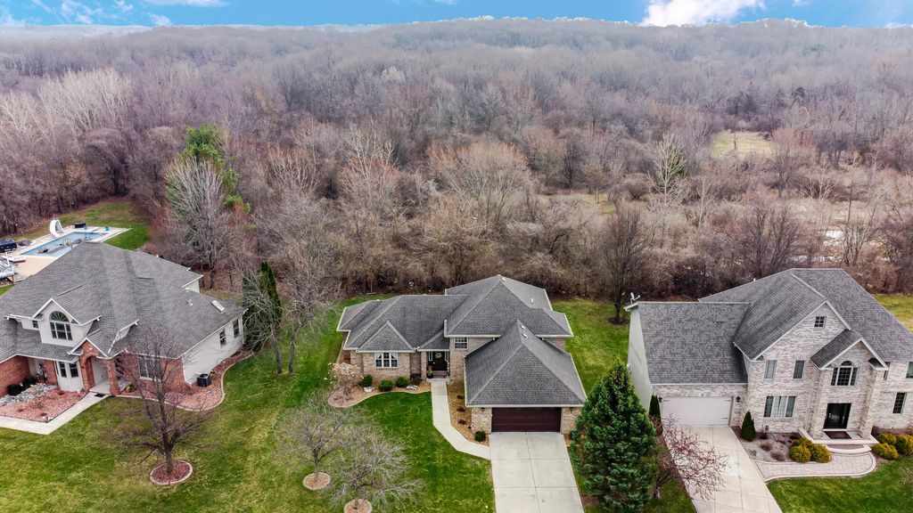 Photo of 10621 Erie Drive, Crown Point, IN 46307 (MLS # 837832)