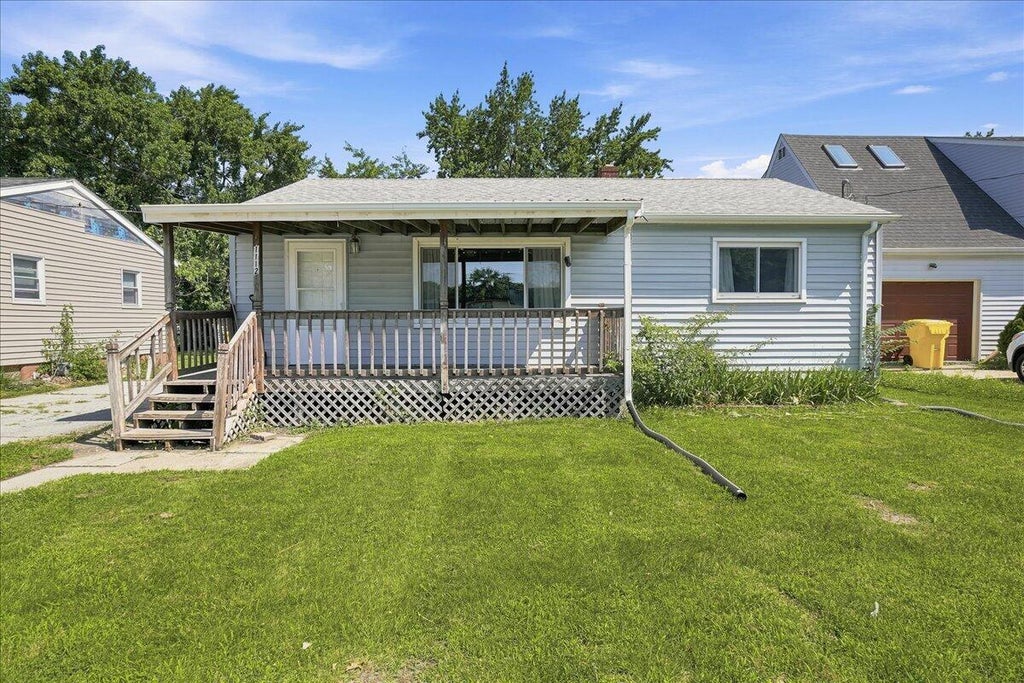 Photo of 1112 E 39th Place, Griffith, IN 46319 (MLS # 841991)