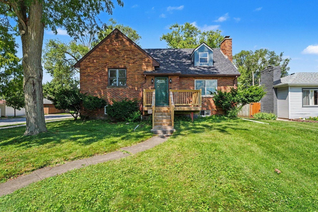Photo of 802 N Lafayette Street, Griffith, IN 46319 (MLS # 843112)