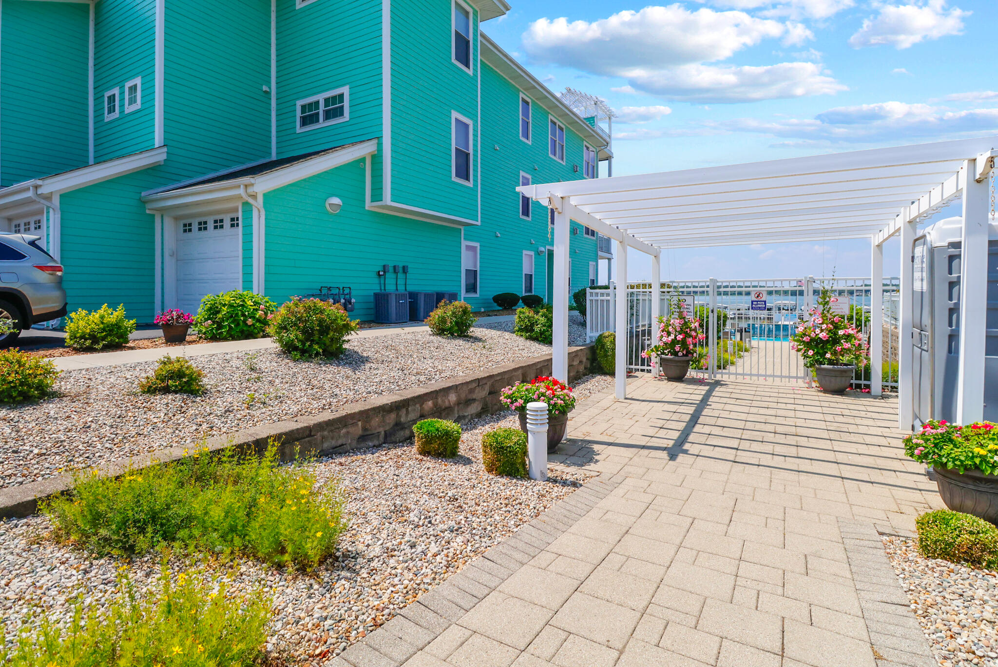 13304 E Lakeshore Drive 202