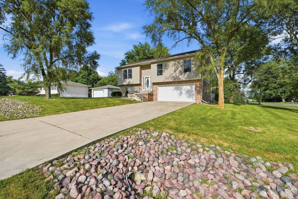 Photo of 3909 Brookside Drive, Crown Point, IN 46307 (MLS # 843153)